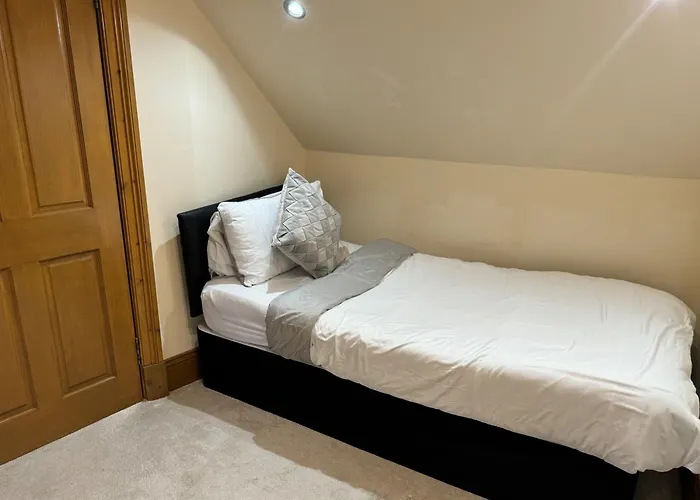 2-Bed Cottage Sleeps 4 10 Mins To Glasgow Centre